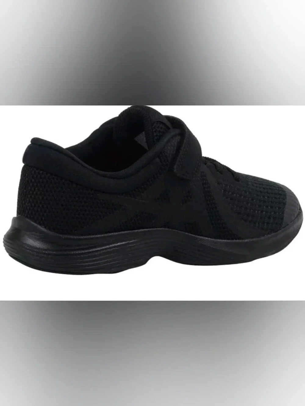 Nike Revolution 4..Sneakers . Kids Lightweight,Black,Athletic, Laces & Straps.